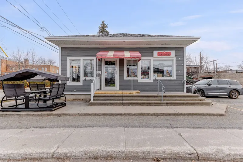 2390, Ste-Anne — photo 2